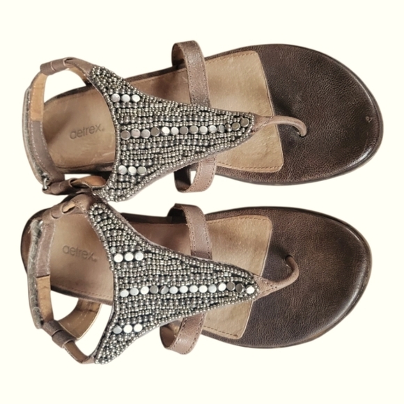 Aetrex Women's Chic Beaded Tan Leather Thong Velcro Closure Sandals Sz 38 - Picture 8 of 9